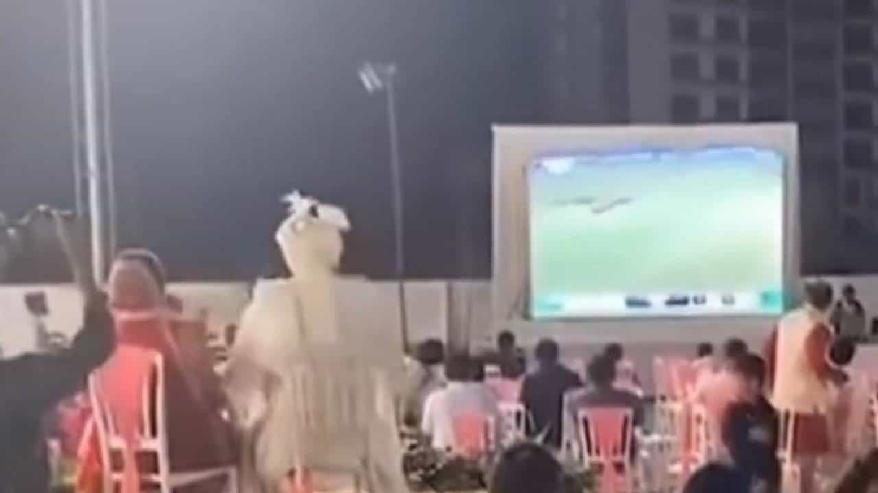 Viral Video: ಕ್ರಿಕೆಟ್ನಲ್ಲಿ ಪಾಕ್ ಎದುರು ಭಾರತದ ಜಯವನ್ನು ಸಂಭ್ರಮಿಸುತ್ತಾ ಮದುವೆಯಾದ ಜೋಡಿ Viral Video: ಕ್ರಿಕೆಟ್ನಲ್ಲಿ ಪಾಕ್ ಎದುರು ಭಾರತದ ಜಯವನ್ನು ಸಂಭ್ರಮಿಸುತ್ತಾ ಮದುವೆಯಾದ ಜೋಡಿ
