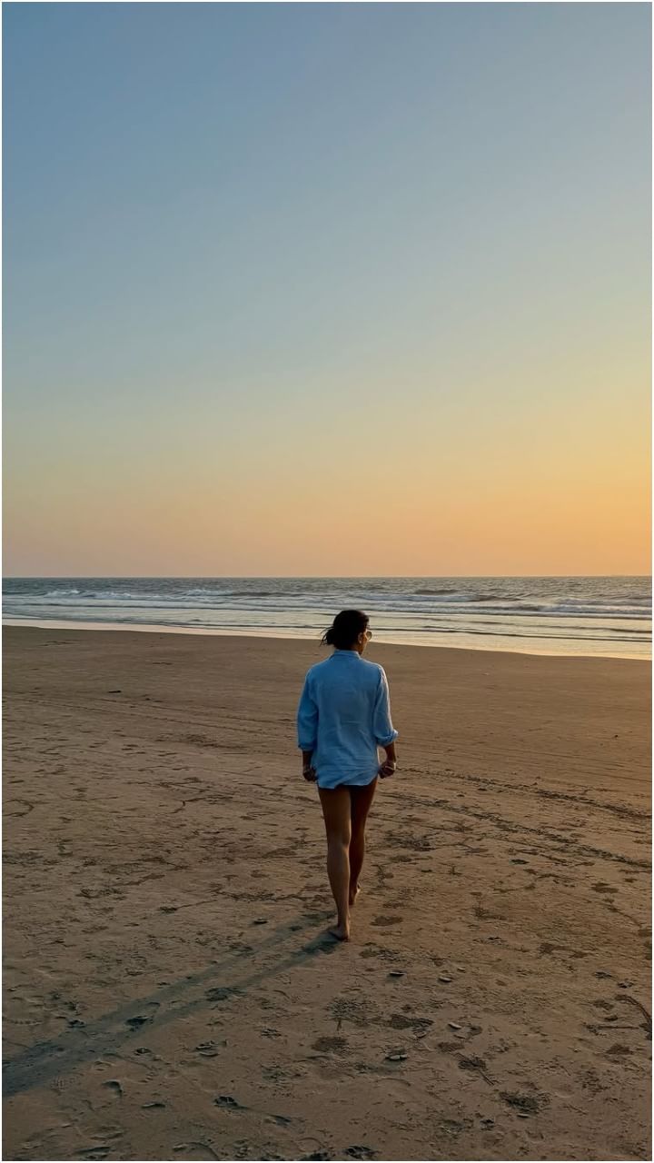 ಶರ್ಮಿಳಾ ಮಾಂಡ್ರೆ ಅವರು ಸಮುದ್ರ ತೀರದಲ್ಲಿ ಸಮಯ ಕಳೆಯುತ್ತಿರುವ ಫೋಟೋಗಳನ್ನು ಹಂಚಿಕೊಂಡಿದ್ದಾರೆ.