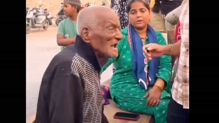 Video: ಒಬ್ಬ ಮಗ ವಕೀಲ, ಮತ್ತೊಬ್ಬ ಲಂಡನ್ನಲ್ಲಿ ಸೆಟಲ್, ಆದ್ರೆ ಫುಟ್ ಪಾತ್ನಲ್ಲಿ ತಂದೆ ವಾಸ Video: ಒಬ್ಬ ಮಗ ವಕೀಲ, ಮತ್ತೊಬ್ಬ ಲಂಡನ್ನಲ್ಲಿ ಸೆಟಲ್, ಆದ್ರೆ ಫುಟ್ ಪಾತ್ನಲ್ಲಿ ತಂದೆ ವಾಸ