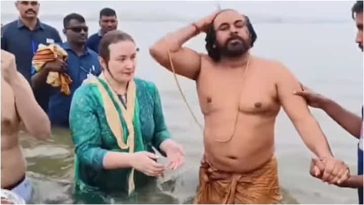 ಮಹಾಕುಂಭಮೇಳದಲ್ಲಿ ಪುಣ್ಯ ಸ್ನಾನ ಮಾಡಿದ ಪವನ್ ಕಲ್ಯಾಣ್; ವಿಡಿಯೋ ನೋಡಿ ಮಹಾಕುಂಭಮೇಳದಲ್ಲಿ ಪುಣ್ಯ ಸ್ನಾನ ಮಾಡಿದ ಪವನ್ ಕಲ್ಯಾಣ್; ವಿಡಿಯೋ ನೋಡಿ