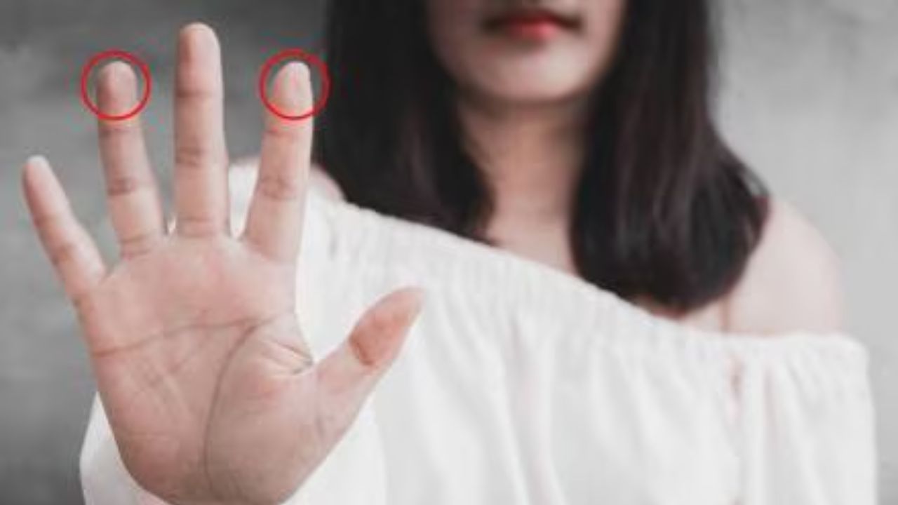 Personality Test: ನಿಮ್ಮ ಕೈ ಬೆರಳಲ್ಲಿರುವ ಶಂಖಗಳ ಸಂಖ್ಯೆಯಲ್ಲಿ ಅಡಗಿದೆ ನಿಮ್ಮ ವ್ಯಕ್ತಿತ್ವ Personality Test: ನಿಮ್ಮ ಕೈ ಬೆರಳಲ್ಲಿರುವ ಶಂಖಗಳ ಸಂಖ್ಯೆಯಲ್ಲಿ ಅಡಗಿದೆ ನಿಮ್ಮ ವ್ಯಕ್ತಿತ್ವ