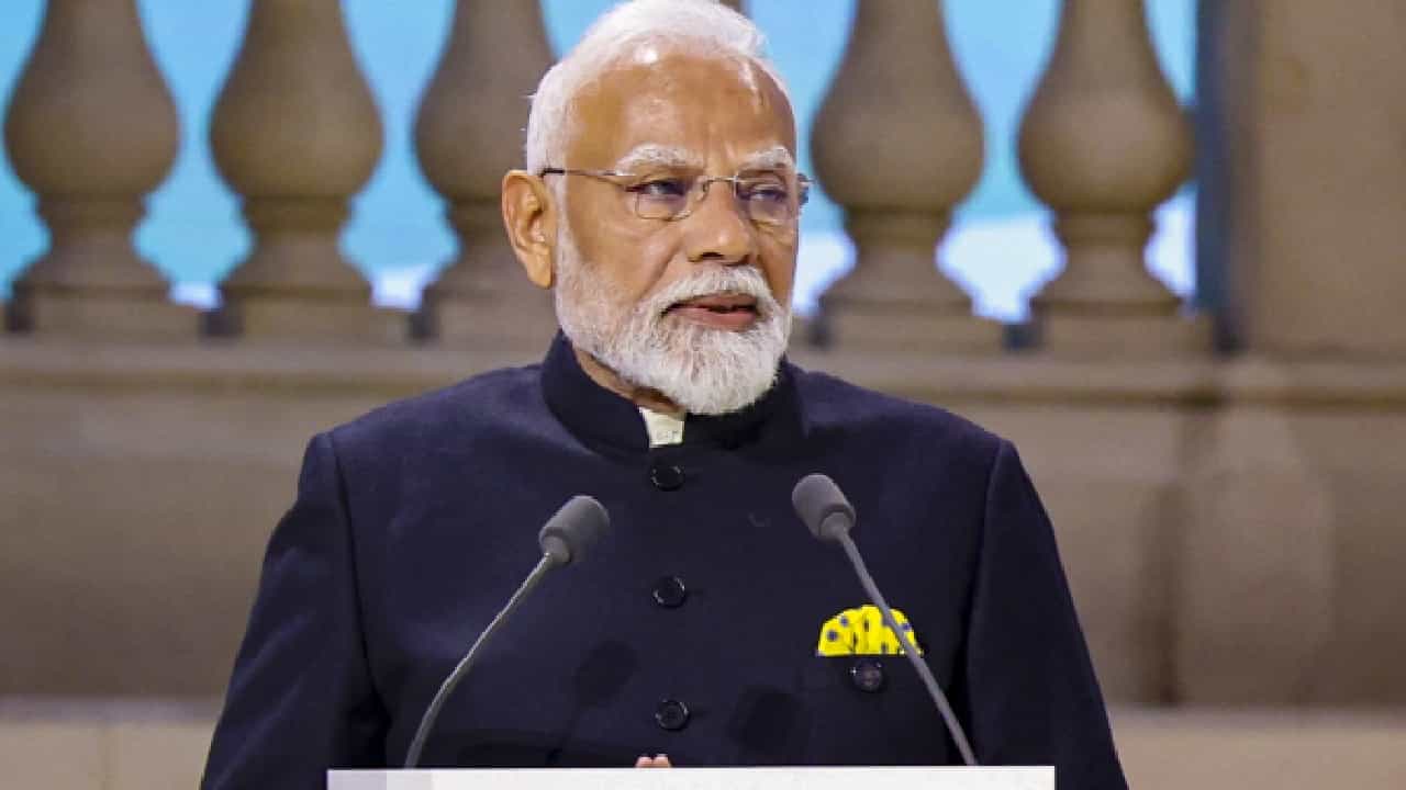 ಫ್ರಾನ್ಸ್ನಲ್ಲಿ ಮಹಾಯುದ್ಧದಲ್ಲಿ ಹುತಾತ್ಮರಾದ ಭಾರತೀಯ ಸೈನಿಕರಿಗೆ ನಾಳೆ ಪ್ರಧಾನಿ ಮೋದಿಯಿಂದ ಗೌರವ ನಮನ ಫ್ರಾನ್ಸ್ನಲ್ಲಿ ಮಹಾಯುದ್ಧದಲ್ಲಿ ಹುತಾತ್ಮರಾದ ಭಾರತೀಯ ಸೈನಿಕರಿಗೆ ನಾಳೆ ಪ್ರಧಾನಿ ಮೋದಿಯಿಂದ ಗೌರವ ನಮನ