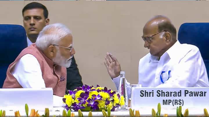 ಶರದ್ ಪವಾರ್ಗೆ ಕುರ್ಚಿ ಹಾಕಿ, ನೀರು ನೀಡಿದ ಪ್ರಧಾನಿ ಮೋದಿ; ವಿಡಿಯೋ ವೈರಲ್ ಶರದ್ ಪವಾರ್ಗೆ ಕುರ್ಚಿ ಹಾಕಿ, ನೀರು ನೀಡಿದ ಪ್ರಧಾನಿ ಮೋದಿ; ವಿಡಿಯೋ ವೈರಲ್