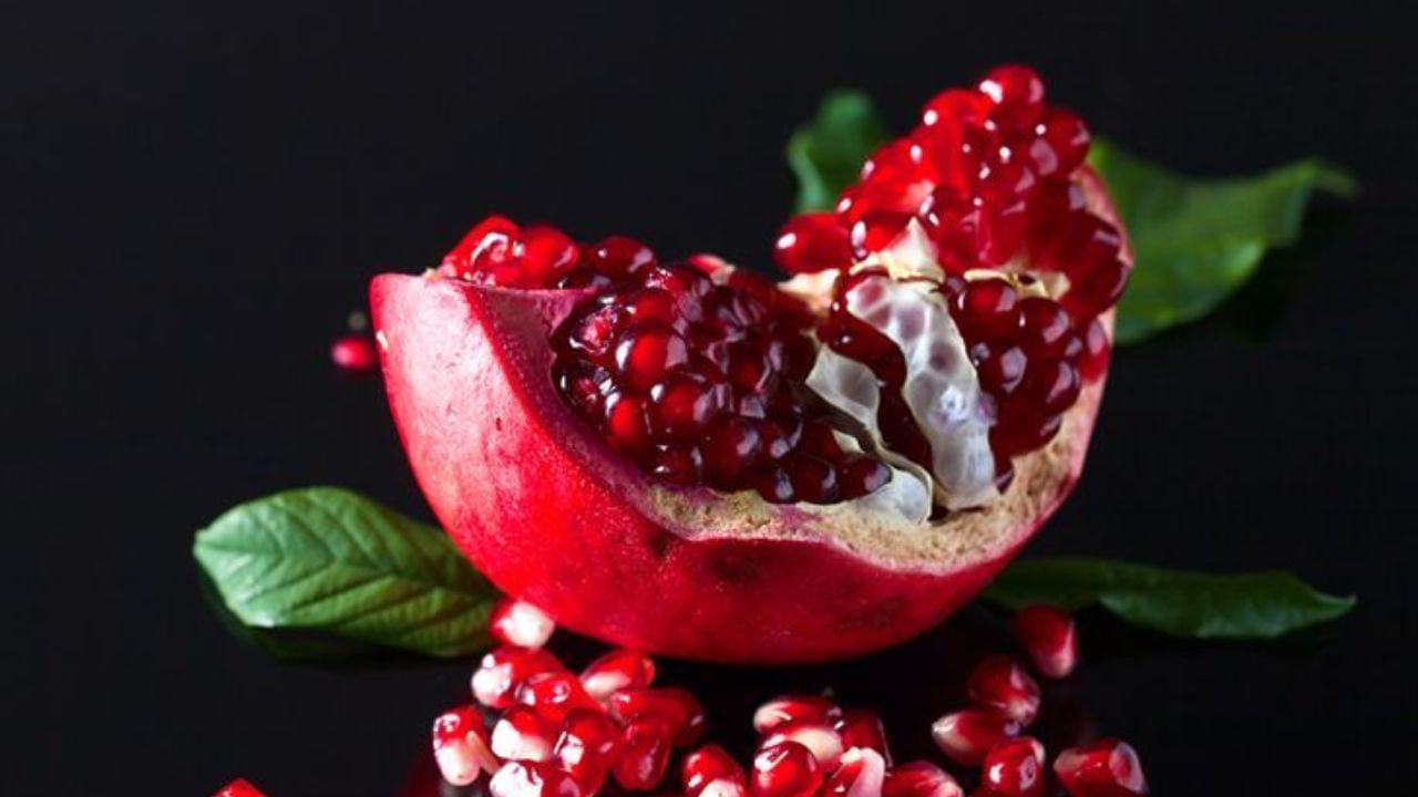 Pomegranate Disadvantages: ಈ ಸಮಸ್ಯೆ ಇದ್ದರೆ ದಾಳಿಂಬೆ ತಿನ್ನಬೇಡಿ
