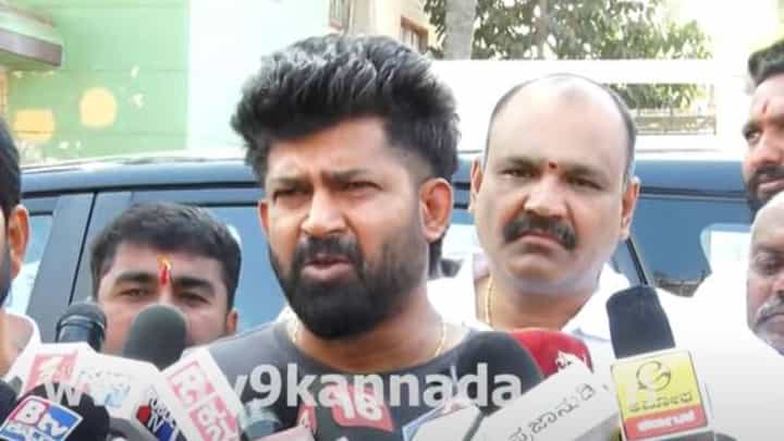 ರಾಹುಲ್, ಅಖಿಲೇಶ್ ಮತ್ತು ಕೇಜ್ರಿವಾಲ್ ಅವರನ್ನು ಥ್ರೀ ಈಡಿಯಟ್ಸ್ ಅಂದರೆ ಮುಸಲ್ಮಾನರಿಗ್ಯಾಕೆ ಸಿಟ್ಟು? ಪ್ರತಾಪ್ ಸಿಂಹ ರಾಹುಲ್, ಅಖಿಲೇಶ್ ಮತ್ತು ಕೇಜ್ರಿವಾಲ್ ಅವರನ್ನು ಥ್ರೀ ಈಡಿಯಟ್ಸ್ ಅಂದರೆ ಮುಸಲ್ಮಾನರಿಗ್ಯಾಕೆ ಸಿಟ್ಟು? ಪ್ರತಾಪ್ ಸಿಂಹ
