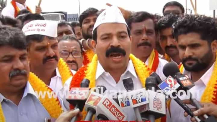 ಕನ್ನಡಿಗರ ಸ್ವಾಭಿಮಾನ ಹತ್ತಿಕ್ಕಲು ಶಿವಸೇನೆ ಮತ್ತು ಎಂಇಎಸ್ ಪುಂಡರಿಗೆ ಬಿಡೋದಿಲ್ಲ: ಪ್ರವೀಣ್ ಶೆಟ್ಟಿ, ಕರವೇ ಕನ್ನಡಿಗರ ಸ್ವಾಭಿಮಾನ ಹತ್ತಿಕ್ಕಲು ಶಿವಸೇನೆ ಮತ್ತು ಎಂಇಎಸ್ ಪುಂಡರಿಗೆ ಬಿಡೋದಿಲ್ಲ: ಪ್ರವೀಣ್ ಶೆಟ್ಟಿ, ಕರವೇ