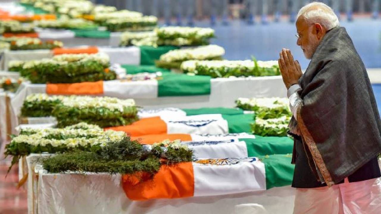 Pulwama Attack: ಫೆಬ್ರವರಿ 14 ಭಾರತೀಯರಿಗೆ ಕರಾಳ ದಿನ, ಈ ಉಗ್ರರ ದಾಳಿಗೆ ಭಾರತ ಪ್ರತ್ಯುತ್ತರ ಹೇಗೆ ನೀಡಿತ್ತು? ಇಲ್ಲಿದೆ ಮಾಹಿತಿ Pulwama Attack: ಫೆಬ್ರವರಿ 14 ಭಾರತೀಯರಿಗೆ ಕರಾಳ ದಿನ, ಈ ಉಗ್ರರ ದಾಳಿಗೆ ಭಾರತ ಪ್ರತ್ಯುತ್ತರ ಹೇಗೆ ನೀಡಿತ್ತು? ಇಲ್ಲಿದೆ ಮಾಹಿತಿ