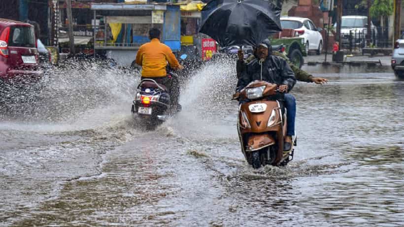 Karnataka Weather: ಚಂಡಮಾರುತ: ಕರ್ನಾಟಕದ ಈ ಜಿಲ್ಲೆಗಳಲ್ಲಿ ಗುಡುಗು ಸಹಿತ ಮಳೆ ಸಾಧ್ಯತೆ