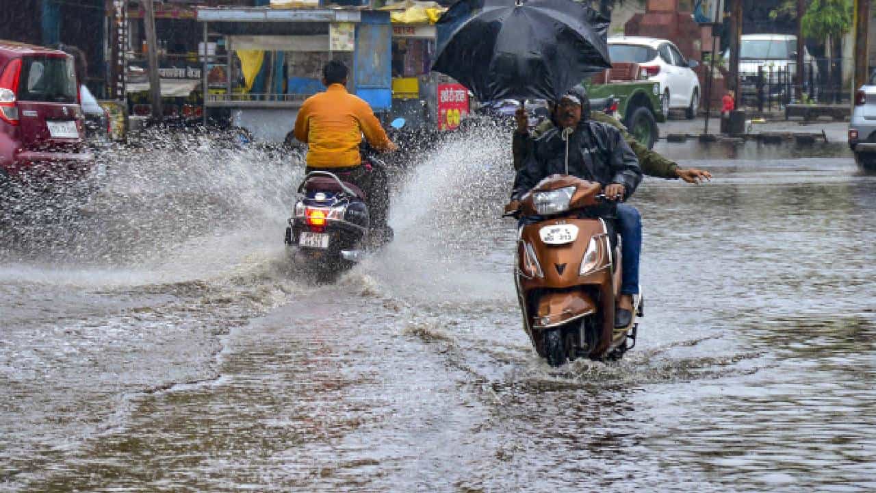 Karnataka Weather: ಚಂಡಮಾರುತ: ಕರ್ನಾಟಕದ ಈ ಜಿಲ್ಲೆಗಳಲ್ಲಿ ಗುಡುಗು ಸಹಿತ ಮಳೆ ಸಾಧ್ಯತೆ