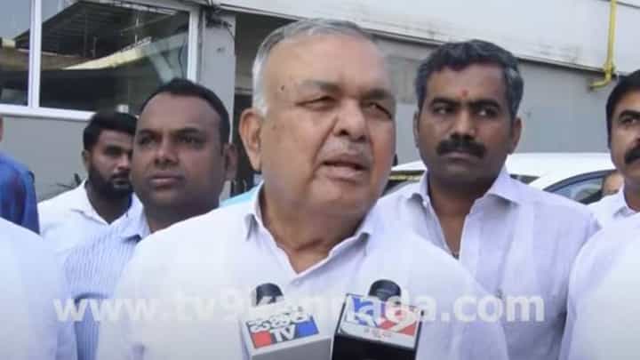 ಮಹಾರಾಷ್ಟ್ರದ ಸಾರಿಗೆ ಇಲಾಖೆ ಕಾರ್ಯದರ್ಶಿಯೊಂದಿಗೆ ಮಾತಾಡಲು ನಮ್ಮ ಅಧಿಕಾರಿಗಳಿಗೆ ಹೇಳಿದ್ದೇನೆ: ರಾಮಲಿಂಗಾ ರೆಡ್ಡಿ ಮಹಾರಾಷ್ಟ್ರದ ಸಾರಿಗೆ ಇಲಾಖೆ ಕಾರ್ಯದರ್ಶಿಯೊಂದಿಗೆ ಮಾತಾಡಲು ನಮ್ಮ ಅಧಿಕಾರಿಗಳಿಗೆ ಹೇಳಿದ್ದೇನೆ: ರಾಮಲಿಂಗಾ ರೆಡ್ಡಿ