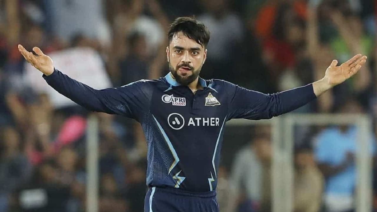 ಈ ಎರಡು ವಿಕೆಟ್ ಗಳೊಂದಿಗೆ ಟಿ20 ಕ್ರಿಕೆಟ್ ಇತಿಹಾಸದಲ್ಲೇ ಅತೀ ಹೆಚ್ಚು ವಿಕೆಟ್ ಕಬಳಿಸಿದ ಬೌಲರ್ ಎಂಬ ವಿಶ್ವ ದಾಖಲೆ ರಶೀದ್ ಖಾನ್ ಪಾಲಾಯಿತು. ಇದಕ್ಕೂ ಮುನ್ನ ಈ ವರ್ಲ್ಡ್ ರೆಕಾರ್ಡ್ ವೆಸ್ಟ್ ಇಂಡೀಸ್ನ ಆಲ್ರೌಂಡರ್ ಡ್ವೇನ್ ಬ್ರಾವೊ ಹೆಸರಿನಲ್ಲಿತ್ತು.