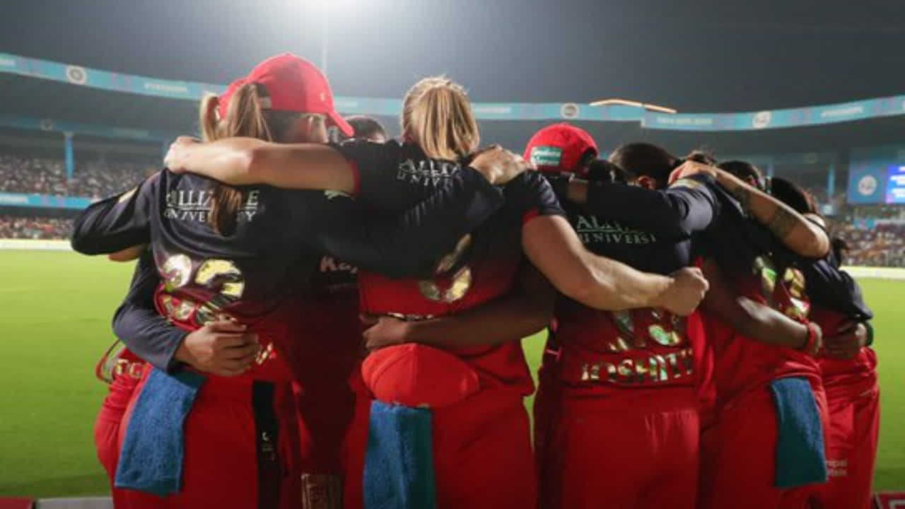 WPL 2025: ರಣರೋಚಕ ಪಂದ್ಯದಲ್ಲಿ ಆರ್ಸಿಬಿಗೆ ವೀರೋಚಿತ ಸೋಲು WPL 2025: ರಣರೋಚಕ ಪಂದ್ಯದಲ್ಲಿ ಆರ್ಸಿಬಿಗೆ ವೀರೋಚಿತ ಸೋಲು