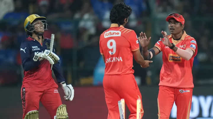 WPL 2025: ಸುಲಭ ಕ್ಯಾಚ್ ಕೈಚೆಲ್ಲಿದರೂ ಔಟಾದ ಆರ್ಸಿಬಿ ಬ್ಯಾಟರ್; ವಿಡಿಯೋ ನೋಡಿ WPL 2025: ಸುಲಭ ಕ್ಯಾಚ್ ಕೈಚೆಲ್ಲಿದರೂ ಔಟಾದ ಆರ್ಸಿಬಿ ಬ್ಯಾಟರ್; ವಿಡಿಯೋ ನೋಡಿ