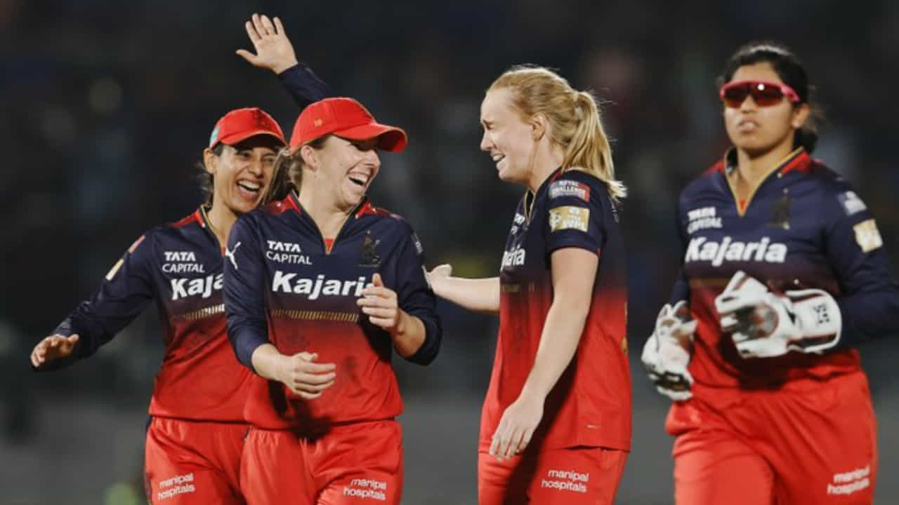 WPL 2025: ಸ್ಮೃತಿ ಸ್ಫೋಟಕ ಬ್ಯಾಟಿಂಗ್; ಬಲಿಷ್ಠ ಡೆಲ್ಲಿಗೂ ಮಣ್ಣು ಮುಕ್ಕಿಸಿದ ಆರ್​ಸಿಬಿ