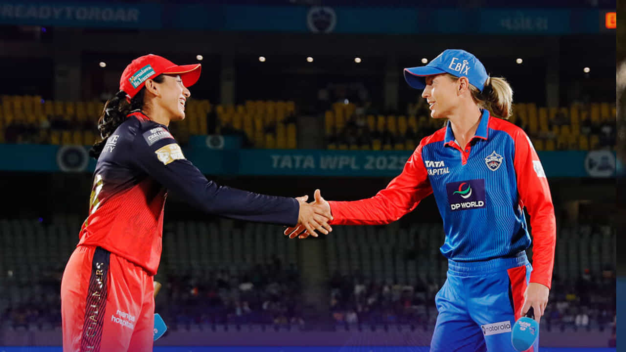 WPL 2025: ಬಲಿಷ್ಠ ಡೆಲ್ಲಿ ಎದುರು ಟಾಸ್ ಗೆದ್ದ ಆರ್ಸಿಬಿ; 2ನೇ ಪಂದ್ಯಕ್ಕೆ ಸ್ಮೃತಿ ತಂಡದಲ್ಲಿ ಬದಲಾವಣೆ WPL 2025: ಬಲಿಷ್ಠ ಡೆಲ್ಲಿ ಎದುರು ಟಾಸ್ ಗೆದ್ದ ಆರ್ಸಿಬಿ; 2ನೇ ಪಂದ್ಯಕ್ಕೆ ಸ್ಮೃತಿ ತಂಡದಲ್ಲಿ ಬದಲಾವಣೆ
