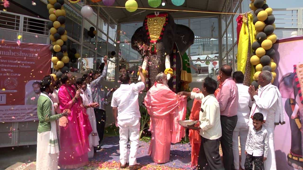 ದಾವಣಗೆರೆ ಮಠದಲ್ಲಿದೆ ಬಾಲಿವುಡ್ ನಟ ಸುನಿಲ್ ಶೆಟ್ಟಿ ಕಳುಹಿಸಿದ ರೋಬೋಟಿಕ್ ಆನೆ: ಹೇಗಿದೆ ನೋಡಿ ದಾವಣಗೆರೆ ಮಠದಲ್ಲಿದೆ ಬಾಲಿವುಡ್ ನಟ ಸುನಿಲ್ ಶೆಟ್ಟಿ ಕಳುಹಿಸಿದ ರೋಬೋಟಿಕ್ ಆನೆ: ಹೇಗಿದೆ ನೋಡಿ