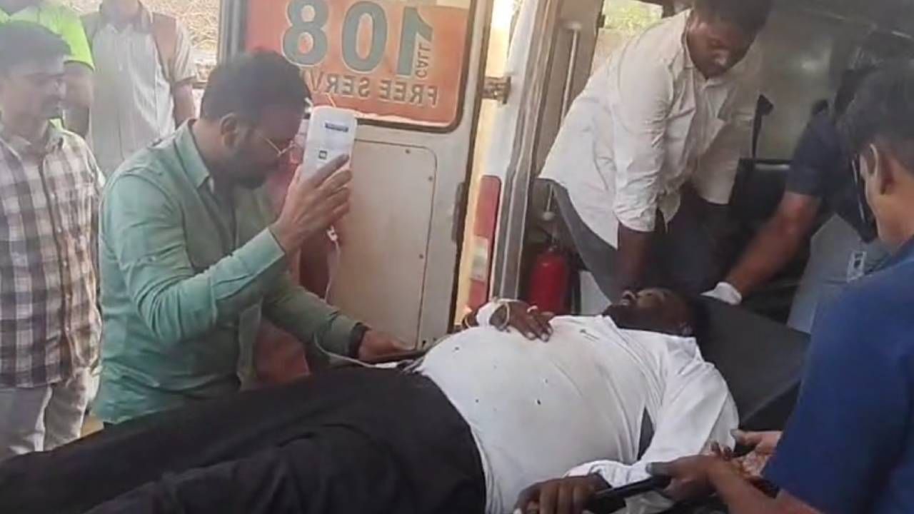 ಆಯತಪ್ಪಿ ಬಿದ್ದಿದ್ದ ಬೈಕ್​ ಸವಾರ: ಗಾಯಾಳುಗೆ ನೆರವಾದ ಸಂತೋಷ್ ಲಾಡ್