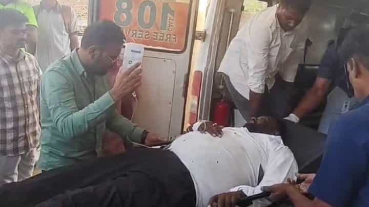ಆಯತಪ್ಪಿ ಬಿದ್ದಿದ್ದ ಬೈಕ್ ಸವಾರ: ಗಾಯಾಳುಗೆ ನೆರವಾದ ಸಂತೋಷ್ ಲಾಡ್ ಆಯತಪ್ಪಿ ಬಿದ್ದಿದ್ದ ಬೈಕ್ ಸವಾರ: ಗಾಯಾಳುಗೆ ನೆರವಾದ ಸಂತೋಷ್ ಲಾಡ್