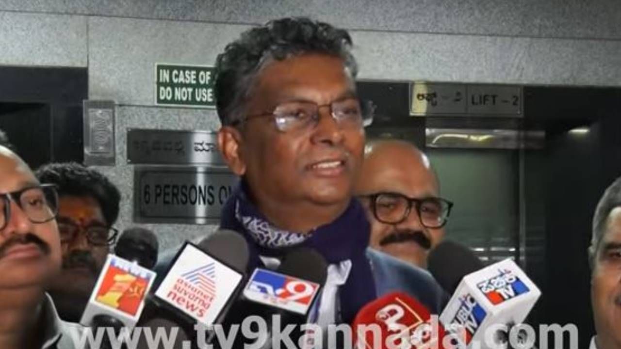 ದೆಹಲಿ ಕಾಂಗ್ರೆಸ್ ನಾಯಕರನ್ನು ಭೇಟಿಯಾಗಿ ಗಂಟೆಗಟ್ಟಲೆ ಮಾತುಕತೆ ನಡೆಸಿದ ಸಚಿವ ಸತೀಶ್ ಜಾರಕಿಹೊಳಿ