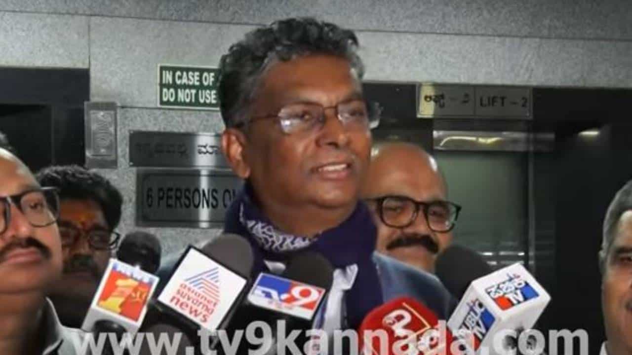 ದೆಹಲಿ ಕಾಂಗ್ರೆಸ್ ನಾಯಕರನ್ನು ಭೇಟಿಯಾಗಿ ಗಂಟೆಗಟ್ಟಲೆ ಮಾತುಕತೆ ನಡೆಸಿದ ಸಚಿವ ಸತೀಶ್ ಜಾರಕಿಹೊಳಿ ದೆಹಲಿ ಕಾಂಗ್ರೆಸ್ ನಾಯಕರನ್ನು ಭೇಟಿಯಾಗಿ ಗಂಟೆಗಟ್ಟಲೆ ಮಾತುಕತೆ ನಡೆಸಿದ ಸಚಿವ ಸತೀಶ್ ಜಾರಕಿಹೊಳಿ