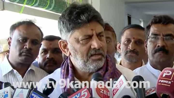 ಮೆಟ್ರೋ ರೈಲು ಪ್ರಯಾಣದ ಟಿಕೆಟ್ ದರಗಳನ್ನು ಇಳಿಸುವವುದು ನಮ್ಮ ಕೈಯಲ್ಲಿಲ್ಲ: ಡಿಕೆ ಶಿವಕುಮಾರ್ ಮೆಟ್ರೋ ರೈಲು ಪ್ರಯಾಣದ ಟಿಕೆಟ್ ದರಗಳನ್ನು ಇಳಿಸುವವುದು ನಮ್ಮ ಕೈಯಲ್ಲಿಲ್ಲ: ಡಿಕೆ ಶಿವಕುಮಾರ್