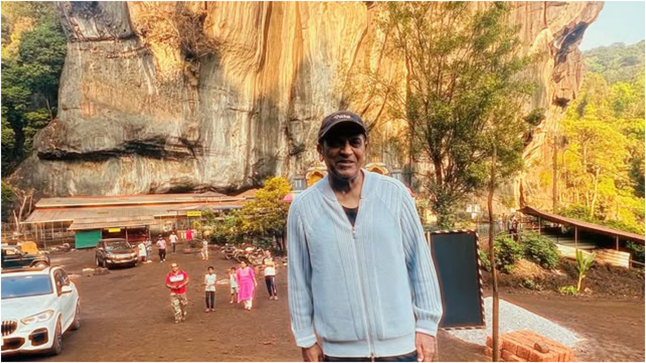 ನಟ ಶಿವರಾಜ್​ಕುಮಾರ್​ ಅವರು ಕ್ಯಾನ್ಸರ್​ನಿಂದ ಗುಣಮುಖರಾಗಿದ್ದಾರೆ. ಅಮೆರಿಕದಲ್ಲಿ ಚಿಕಿತ್ಸೆ ಪಡೆದು ವಾಪಸ್ ಬಂದಿರುವ ಅವರು ತಮ್ಮ ಇಷ್ಟದ ಕೆಲವು ಸ್ಥಳಗಳಿಗೆ ಭೇಟಿ ನೀಡುತ್ತಿದ್ದಾರೆ. ಈಗ ಅವರು ಯಾಣಗೆ ತೆರಳಿದ್ದಾರೆ.