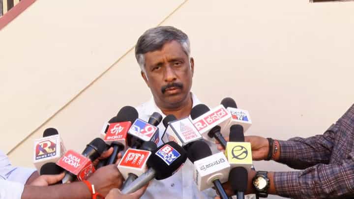 ಅರ್ಜಿ ವಜಾಗೊಂಡರೂ ಸಿದ್ದರಾಮಯ್ಯ ವಿರುದ್ಧದ ಪಟ್ಟು ಸಡಿಲಿಸದ ಸ್ನೇಹಮಯಿ ಕೃಷ್ಣ ಅರ್ಜಿ ವಜಾಗೊಂಡರೂ ಸಿದ್ದರಾಮಯ್ಯ ವಿರುದ್ಧದ ಪಟ್ಟು ಸಡಿಲಿಸದ ಸ್ನೇಹಮಯಿ ಕೃಷ್ಣ
