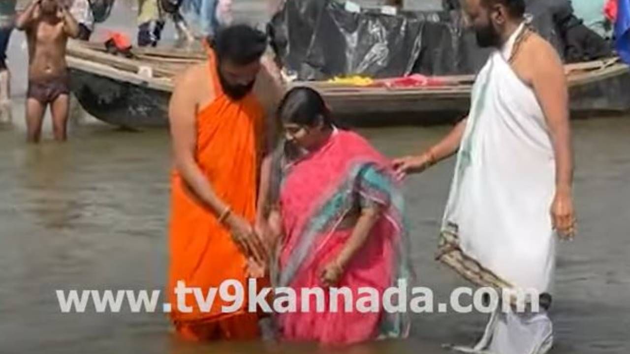 ಮಹಾಕುಂಭ ಮೇಳದಲ್ಲಿ ಪುಣ್ಯಸ್ನಾನ ಮಾಡಿದ ಮಾಜಿ ಸಚಿವ ಬಿ ಶ್ರೀರಾಮಲು