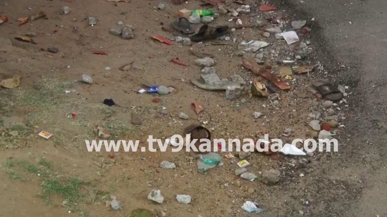 ಮೈಸೂರು: ಮೂಟೆಗಟ್ಟಲೆ ಕಲ್ಲುಗಳನ್ನು ತಂದಿಟ್ಟು ಕಲ್ಲುತೂರಾಟ ನಡೆಸಲಾಯ್ತೇ? ಹಲವು ಅನುಮಾನ ಸೃಷ್ಟಿ