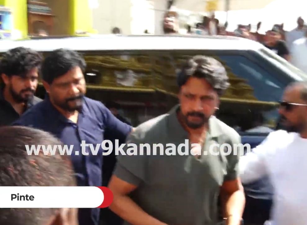 ಕ್ರಿಕೆಟ್ ತಂಡದ ಜೊತೆ ಚಾಮುಂಡೇಶ್ವರಿ ಬೆಟ್ಟಕ್ಕೆ ಭೇಟಿ ನೀಡಿದ ಸುದೀಪ್