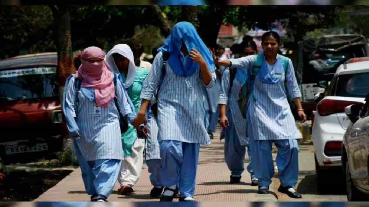 Karnataka Weather: ಕರ್ನಾಟಕದ ಕರಾವಳಿ ಜಿಲ್ಲೆಗಳಿಗೆ ಉಷ್ಣ ಅಲೆಯ ಎಚ್ಚರಿಕೆ, ಯೆಲ್ಲೋ ಅಲರ್ಟ್ Karnataka Weather: ಕರ್ನಾಟಕದ ಕರಾವಳಿ ಜಿಲ್ಲೆಗಳಿಗೆ ಉಷ್ಣ ಅಲೆಯ ಎಚ್ಚರಿಕೆ, ಯೆಲ್ಲೋ ಅಲರ್ಟ್