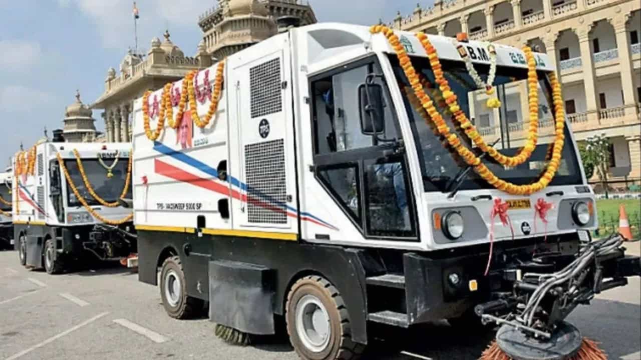 ಸ್ವಚ್ಛ ಬೆಂಗಳೂರಿಗಾಗಿ ವಿದೇಶಿ ಕಸ ಗುಡಿಸುವ ಯಂತ್ರ ಬಾಡಿಗೆ ಪಡೆಯಲು ಮುಂದಾದ ಬಿಬಿಎಂಪಿ: ಕೋಟ್ಯಂತರ ಖರ್ಚು