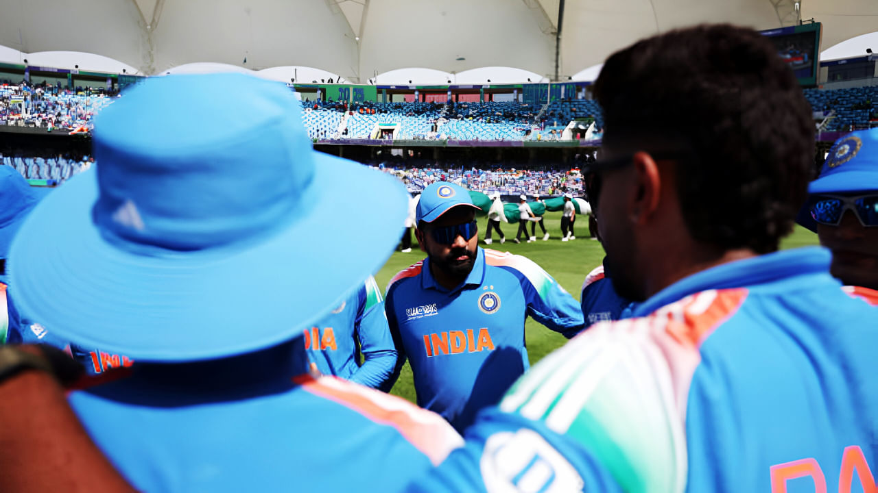 ಚಾಂಪಿಯನ್ಸ್ ಟ್ರೋಫಿಯಲ್ಲಿ ಬ್ಯಾಕ್ ಟು ಬ್ಯಾಕ್ ಗೆಲುವು ದಾಖಲಿಸಿ ಸೆಮಿಫೈನಲ್ಗೇರಿರುವ ಟೀಮ್ ಇಂಡಿಯಾ ಇದೀಗ ಲೀಗ್ ಹಂತದ ಕೊನೆಯ ಪಂದ್ಯಕ್ಕಾಗಿ ಸಜ್ಜಾಗುತ್ತಿದೆ. ಮಾರ್ಚ್ 2 ರಂದು ದುಬೈನಲ್ಲಿ ನಡೆಯಲಿರುವ ನ್ಯೂಝಿಲೆಂಡ್ ವಿರುದ್ಧದ ಈ ಪಂದ್ಯಕ್ಕಾಗಿ ಅಭ್ಯಾಸವನ್ನು ಆರಂಭಿಸಿರುವ ಟೀಮ್ ಇಂಡಿಯಾಗೆ ಇದೀಗ ಹೊಸ ಚಿಂತೆಯೊಂದು ಶುರುವಾಗಿದೆ.