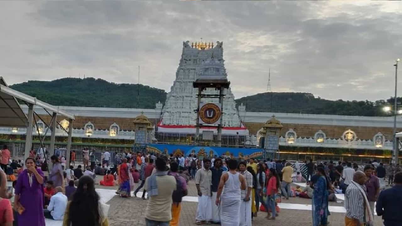 ಹಿಂದೂ ಧಾರ್ಮಿಕ ಪದ್ಧತಿಗಳನ್ನು ಪಾಲಿಸದ 18 ನೌಕರರ ವಿರುದ್ಧ ಕ್ರಮ ಕೈಗೊಂಡ ಟಿಟಿಡಿ