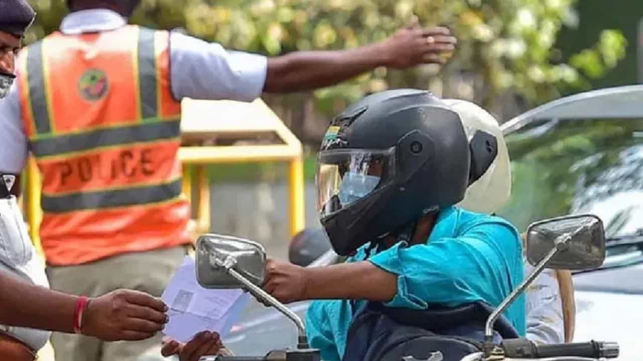 ಫೋನ್ ಪೇ, ಗೂಗಲ್​ ಪೇಯಲ್ಲೇ ಲಂಚ ತಗೊಳ್ತಾರೆ ಬೆಂಗಳೂರು ಟ್ರಾಫಿಕ್ ಪೊಲೀಸ್!