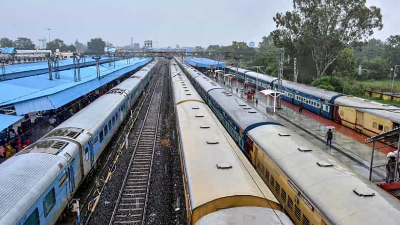 ದೇವನಹಳ್ಳಿ: ರೈಲ್ವೆ ಮೆಗಾ ಸಬ್ ಅರ್ಬನ್ ಯೋಜನೆಗೆ ಪ್ಲ್ಯಾನ್, ಜಮೀನು ಸರ್ವೆ ಮಾಡಿದ್ದಾಗಿ ಆರೋಪಿಸಿ ರೈತರಿಂದ ಆಕ್ರೋಶ