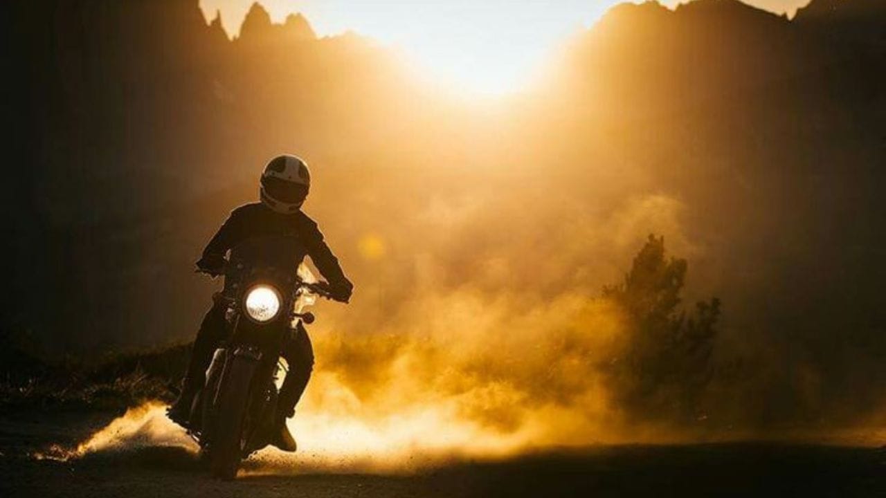 ಎಂಥಾ ಪ್ರಾಮಾಣಿಕತೆ; 1500 ರೂ. ಹಣ, ಪತ್ರದೊಂದಿಗೆ ಕದ್ದ ಬೈಕನ್ನು ಮಾಲೀಕನಿಗೆ ವಾಪಸ್ ನೀಡಿದ ವ್ಯಕ್ತಿ ಎಂಥಾ ಪ್ರಾಮಾಣಿಕತೆ; 1500 ರೂ. ಹಣ, ಪತ್ರದೊಂದಿಗೆ ಕದ್ದ ಬೈಕನ್ನು ಮಾಲೀಕನಿಗೆ ವಾಪಸ್ ನೀಡಿದ ವ್ಯಕ್ತಿ