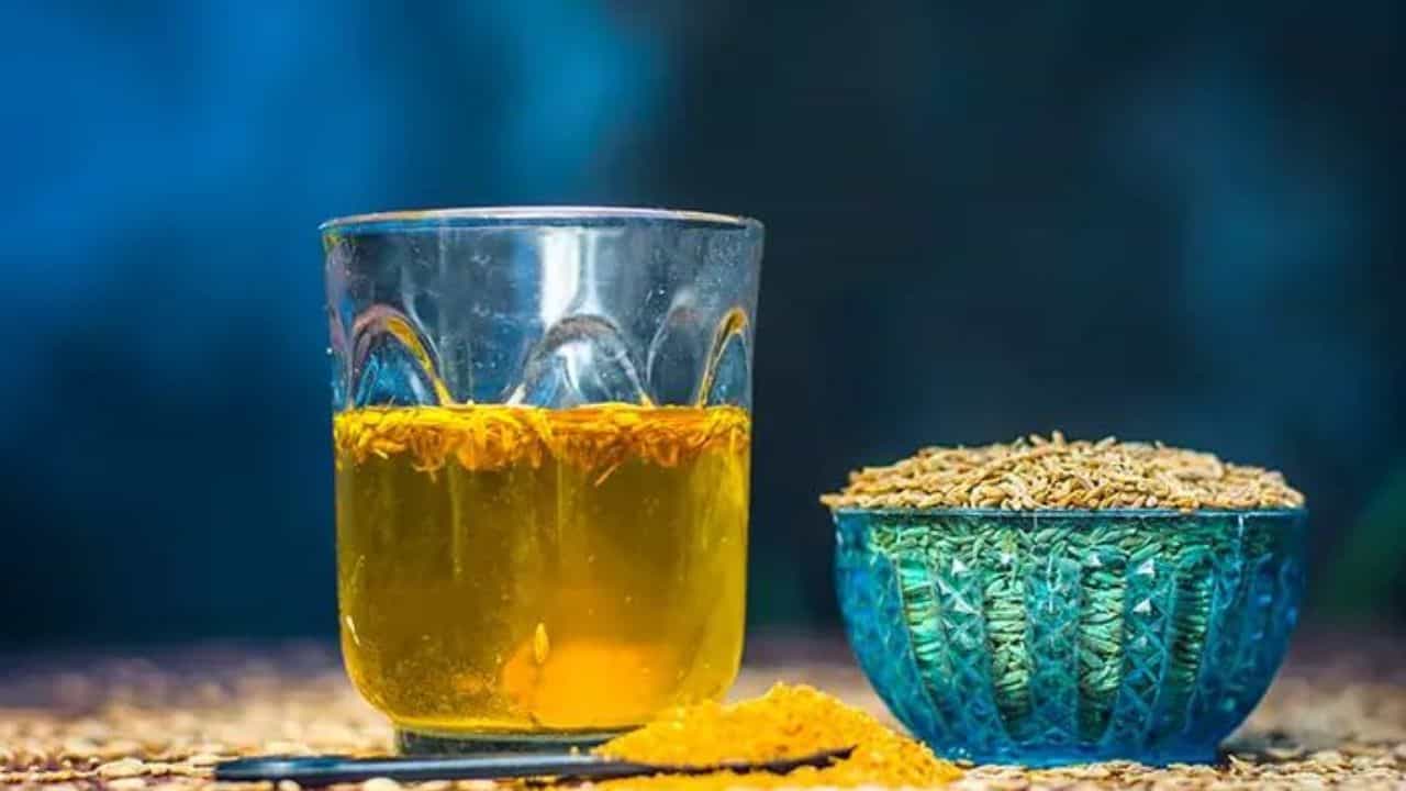 ಹಸಿ ಅರಶಿನ ಹಾಗೂ ಜೀರಿಗೆ ನೀರು ಕುಡಿದ್ರೆ ಆರೋಗ್ಯಕ್ಕೆ ಎಷ್ಟೆಲ್ಲಾ ಲಾಭಗಳಿವೆ ಗೊತ್ತಾ? ಇಲ್ಲಿದೆ ಮಾಹಿತಿ ಹಸಿ ಅರಶಿನ ಹಾಗೂ ಜೀರಿಗೆ ನೀರು ಕುಡಿದ್ರೆ ಆರೋಗ್ಯಕ್ಕೆ ಎಷ್ಟೆಲ್ಲಾ ಲಾಭಗಳಿವೆ ಗೊತ್ತಾ? ಇಲ್ಲಿದೆ ಮಾಹಿತಿ