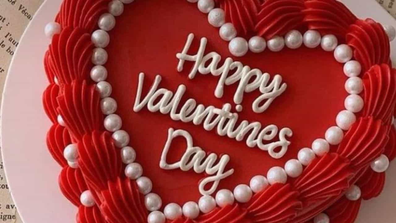 Valentines Day 2025: ಫೆ 14ರಂದೇ ಪ್ರೇಮಿಗಳ ದಿನ ಆಚರಿಸುವುದರ ಹಿಂದಿದೆ ಈ ಕಾರಣ, ಇಲ್ಲಿದೆ ಮಾಹಿತಿ Valentines Day 2025: ಫೆ 14ರಂದೇ ಪ್ರೇಮಿಗಳ ದಿನ ಆಚರಿಸುವುದರ ಹಿಂದಿದೆ ಈ ಕಾರಣ, ಇಲ್ಲಿದೆ ಮಾಹಿತಿ