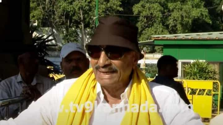 ಬೆಳಗಾವಿ ಮಹಾರಾಷ್ಟ್ರಗೆ ಸೇರಿದರೆ ತಾನು ಆ ರಾಜ್ಯಕ್ಕೆ ಹೋಗುತ್ತೇನೆ ಅಂತ ಸಚಿವೆ ಲಕ್ಷ್ಮಿ ಹೆಬ್ಬಾಳ್ಕರ್ ಹೇಳಿದ್ದರು: ವಾಟಾಳ್ ನಾಗರಾಜ್ ಬೆಳಗಾವಿ ಮಹಾರಾಷ್ಟ್ರಗೆ ಸೇರಿದರೆ ತಾನು ಆ ರಾಜ್ಯಕ್ಕೆ ಹೋಗುತ್ತೇನೆ ಅಂತ ಸಚಿವೆ ಲಕ್ಷ್ಮಿ ಹೆಬ್ಬಾಳ್ಕರ್ ಹೇಳಿದ್ದರು: ವಾಟಾಳ್ ನಾಗರಾಜ್
