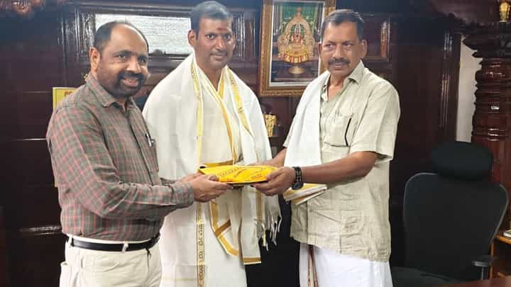 ಉಡುಪಿಗೆ ಬಂದು ದೈವಕ್ಕೆ ಕೈ ಮುಗಿದ ತಮಿಳು ನಟ ವಿಶಾಲ್ ಉಡುಪಿಗೆ ಬಂದು ದೈವಕ್ಕೆ ಕೈ ಮುಗಿದ ತಮಿಳು ನಟ ವಿಶಾಲ್