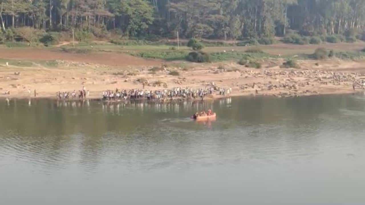 ಬರ್ತ್ಡೇ ದಿನವೇ ಸೇಹಿತರ ದುರಂತ ಅಂತ್ಯ: ತುಂಗಭದ್ರಾ ನದಿಯಲ್ಲಿ ಈಜಲು ತೆರಳಿದ್ದ ಮೂವರು ನೀರುಪಾಲು ಬರ್ತ್ಡೇ ದಿನವೇ ಸೇಹಿತರ ದುರಂತ ಅಂತ್ಯ: ತುಂಗಭದ್ರಾ ನದಿಯಲ್ಲಿ ಈಜಲು ತೆರಳಿದ್ದ ಮೂವರು ನೀರುಪಾಲು