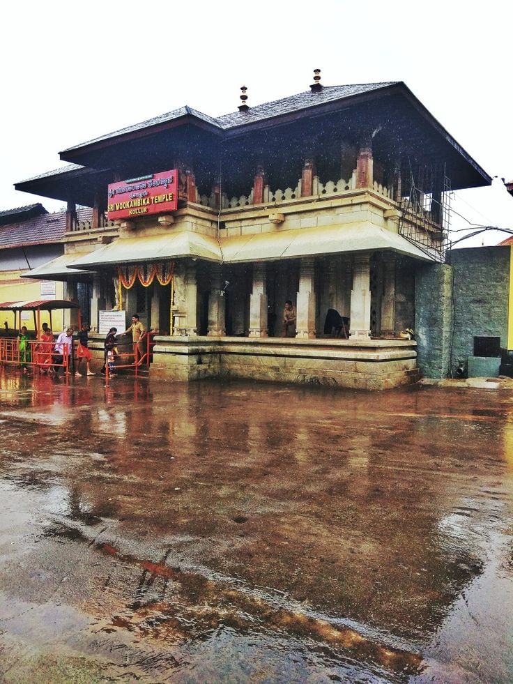 ಬೇಸಿಗೆ ರಜೆಯಲ್ಲಿ ಕೊಲ್ಲೂರು ಮೂಕಾಂಬಿಕೆಯ ದರ್ಶನ ಪಡೆಯಿರಿ