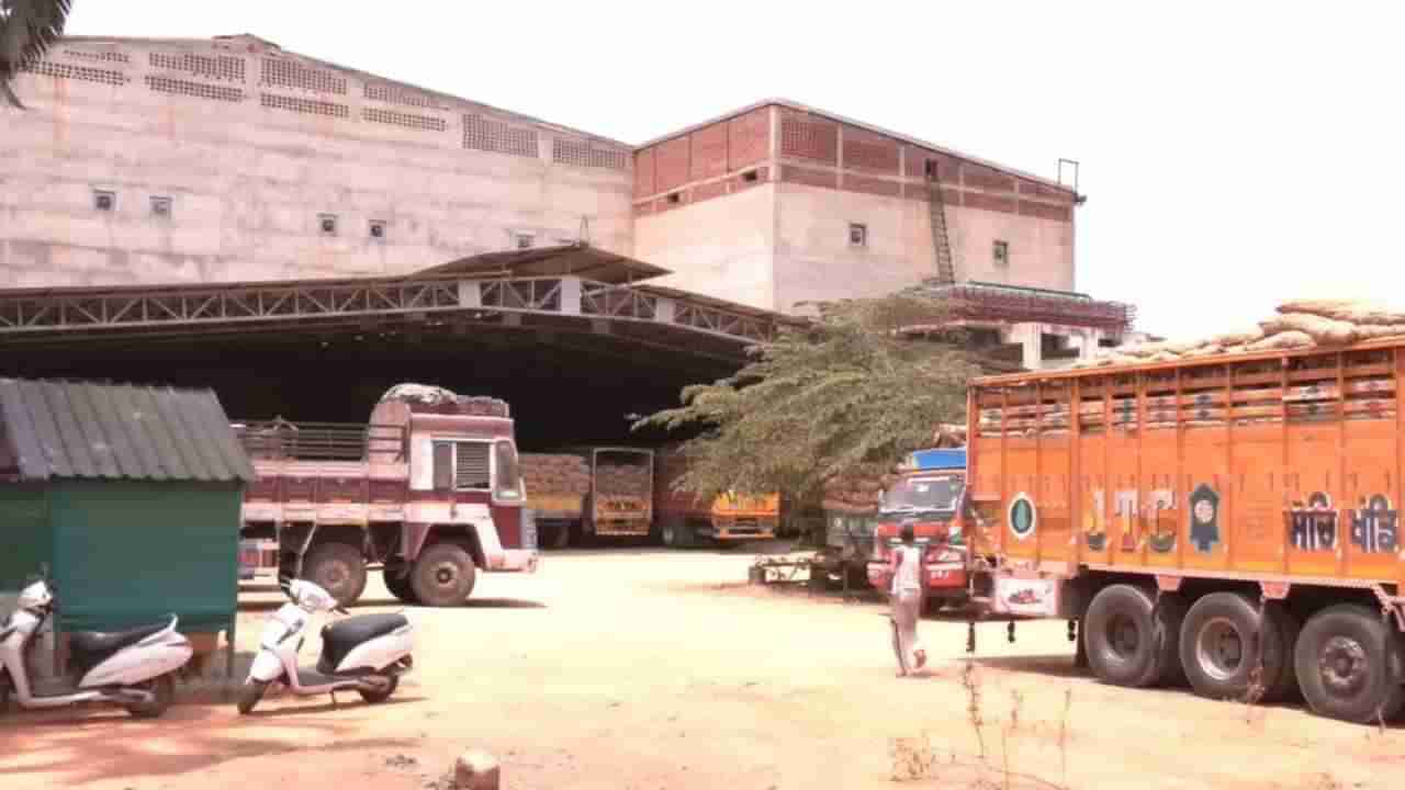 ಆಲೂಗಡ್ಡೆ ದರ ತೀವ್ರ ಕುಸಿತ: ಚಿಕ್ಕಬಳ್ಳಾಪುರದಲ್ಲಿ ಕೋಲ್ಡ್ ಸ್ಟೋರೇಜ್​ಗೆ ಭಾರಿ ಡಿಮ್ಯಾಂಡ್
