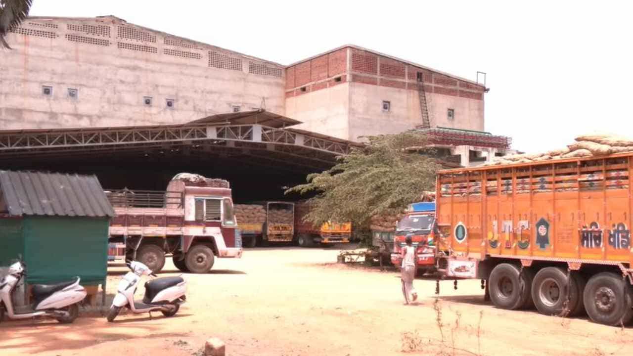 ಆಲೂಗಡ್ಡೆ ದರ ತೀವ್ರ ಕುಸಿತ: ಚಿಕ್ಕಬಳ್ಳಾಪುರದಲ್ಲಿ ಕೋಲ್ಡ್ ಸ್ಟೋರೇಜ್​ಗೆ ಭಾರಿ ಡಿಮ್ಯಾಂಡ್