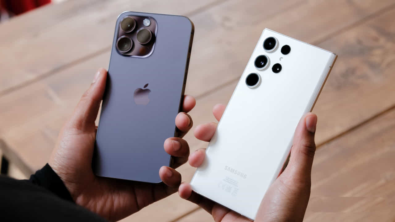 Apple vs Android: ಭಾರತೀಯರಿಗೆ ಐಫೋನ್ ಹುಚ್ಚು! ಆಂಡ್ರಾಯ್ಡ್ ಸ್ಮಾರ್ಟ್ಫೋನ್ಸ್ ಮಾರಾಟ ಶೇ. 10 ರಷ್ಟು ಕುಸಿತ Apple vs Android: ಭಾರತೀಯರಿಗೆ ಐಫೋನ್ ಹುಚ್ಚು! ಆಂಡ್ರಾಯ್ಡ್ ಸ್ಮಾರ್ಟ್ಫೋನ್ಸ್ ಮಾರಾಟ ಶೇ. 10 ರಷ್ಟು ಕುಸಿತ