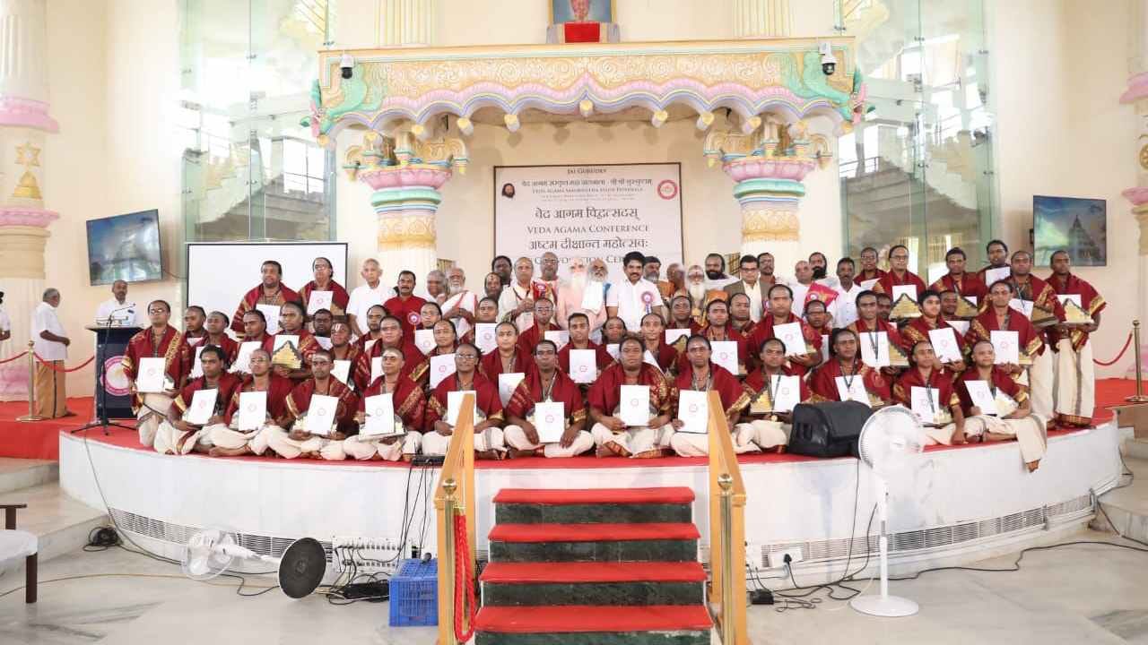 ಆರ್ಟ್ ಆಫ್ ಲಿವಿಂಗ್ ಪಾರಂಪರಿಕ ಶಾಲೆಯಿಂದ 48 ವಿದ್ಯಾರ್ಥಿಗಳಿಗೆ ಶಿವಾಗಮ ವಿದ್ಯಾನಿಧಿ ಪ್ರಶಸ್ತಿ ಪ್ರದಾನ