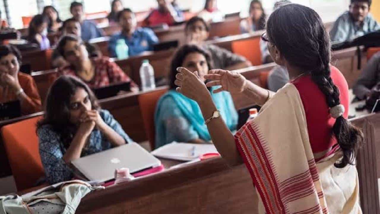 HPSC Recruitment 2025:2424 ಸಹಾಯಕ ಪ್ರಾಧ್ಯಾಪಕ ಹುದ್ದೆಗಳ ನೇಮಕಾತಿಗೆ ಕೂಡಲೇ ಅರ್ಜಿ ಸಲ್ಲಿಸಿ, ಇಂದೇ ಕೊನೆಯ ದಿನಾಂಕ