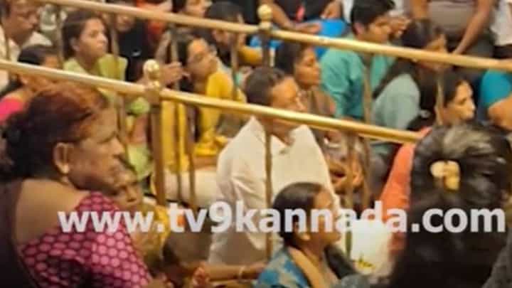 ಬೆಂಗಳೂರಲ್ಲೇ ಉಳಿದಿರುವ ಬಸನಗೌಡ ಯತ್ನಾಳ್ರಿಂದ ಶನಿಮಹಾತ್ಮ ದೇವಸ್ಥಾನದಲ್ಲಿ ಪೂಜೆ ಬೆಂಗಳೂರಲ್ಲೇ ಉಳಿದಿರುವ ಬಸನಗೌಡ ಯತ್ನಾಳ್ರಿಂದ ಶನಿಮಹಾತ್ಮ ದೇವಸ್ಥಾನದಲ್ಲಿ ಪೂಜೆ