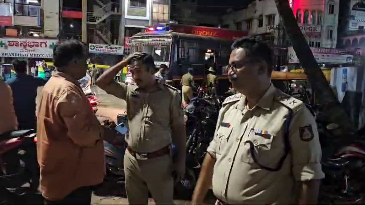 ಬೆಳಗಾವಿ: ಯುವಕನಿಂದ ದೇವಾಲಯದ ಮೇಲೆ ಕಲ್ಲು ತೂರಾಟ, ಪಾಂಗುಳ ಗಲ್ಲಿ ಉದ್ವಿಗ್ನ